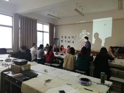 留學(xué)生體驗(yàn)中國(guó)傳統(tǒng)書法 龍湖印社文藝創(chuàng)作之旅